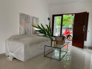 Rumah Baru Semi Furnished lokasi terdepan Cinere harga Menarik