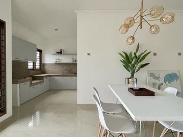 Rumah Baru Semi Furnished lokasi terdepan Cinere harga Menarik