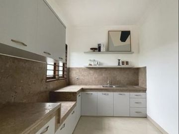 Rumah Baru Semi Furnished lokasi terdepan Cinere harga Menarik