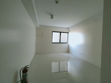 Fully Furnished Ready for Occupancy Studio in Persimmon