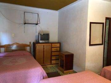 HOTEL EN VENTA SAN PEDRO JACUARO, CERCA DE LOS AZUFRES MICHOACÁN