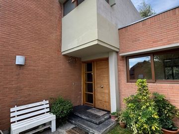 Casa en condominio no perimetral, colegios y universidades!!