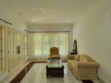 DIJUAL RUMAH LUAS dgn S.POOL di Jl KEMANG UTARA, JAKSEL