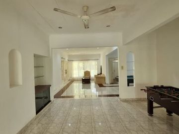 DIJUAL RUMAH LUAS dgn S.POOL di Jl KEMANG UTARA, JAKSEL