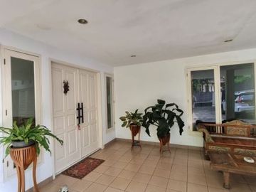 DIJUAL RUMAH LUAS dgn S.POOL di Jl KEMANG UTARA, JAKSEL