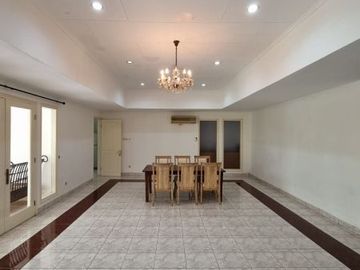 DIJUAL RUMAH LUAS dgn S.POOL di Jl KEMANG UTARA, JAKSEL