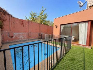Casa en venta de 5D, 3B, 2E, en Peñalolén