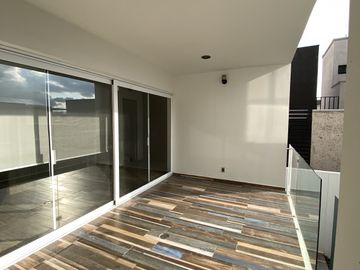 CASA EN LOMA DE GOLF PRIVADA TRES MARIAS