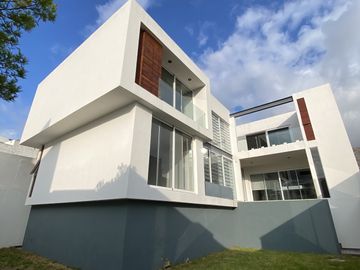CASA EN LOMA DE GOLF PRIVADA TRES MARIAS