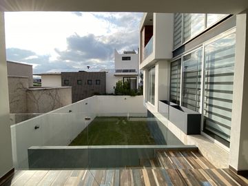 CASA EN LOMA DE GOLF PRIVADA TRES MARIAS