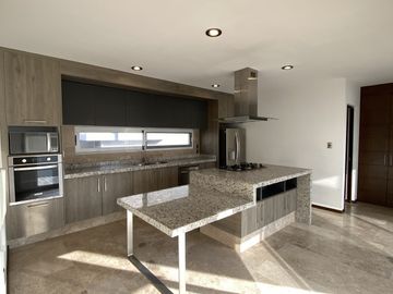 CASA EN LOMA DE GOLF PRIVADA TRES MARIAS