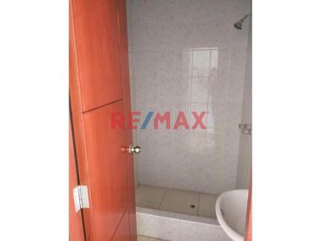 ¿Estás buscando el lugar ideal para vivir? ¡No busques más! Te presento este hermoso departamento en venta en la Urb. Monterrico Etapa II – ¡una oport
