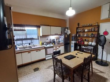 PH en venta de 2 dormitorios c/ cochera en Castelar