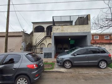 PH en venta de 2 dormitorios c/ cochera en Castelar