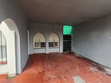 PH en venta de 2 dormitorios c/ cochera en Castelar
