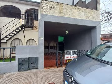 PH en venta de 2 dormitorios c/ cochera en Castelar