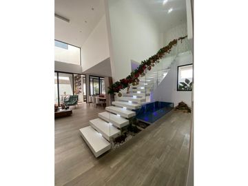 VENDO HERMOSA CASA EN URBANIZACION CONDADO VINCOLINCI