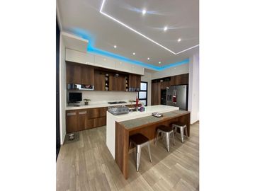 VENDO HERMOSA CASA EN URBANIZACION CONDADO VINCOLINCI