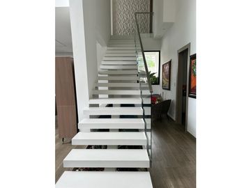 VENDO HERMOSA CASA EN URBANIZACION CONDADO VINCOLINCI
