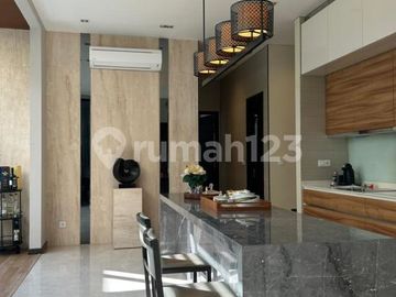 Rumah NAVAPARK BSD CITY, dengan Private Swimming Pool