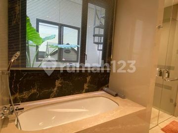Rumah NAVAPARK BSD CITY, dengan Private Swimming Pool
