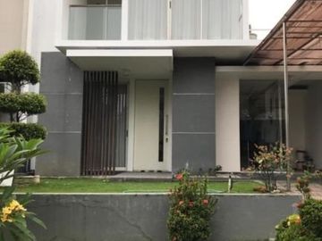 Rumah Citraland Utama Hadap Utara, Strategis