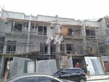 PH1101 Spacious Design Townhouse For Sale In Visayas Avenue