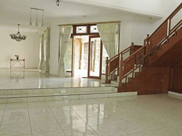 Dijual Cepat Rumah Di Ciracas - Jakarta Timur, baru renovasi Siap Huni.