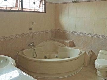 Dijual Cepat Rumah Di Ciracas - Jakarta Timur, baru renovasi Siap Huni.