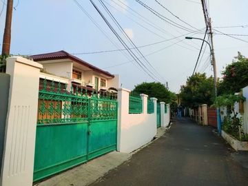 Dijual Cepat Rumah Di Ciracas - Jakarta Timur, baru renovasi Siap Huni.