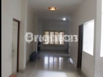 RUMAH BESAR 2LT  DAN TEMPAT USAHA DLM KOTA DEKAT XT SQUARE JOGJA