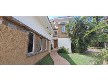 Vendo Hermosa Casa Finamente Amoblada en Tucan Country Club