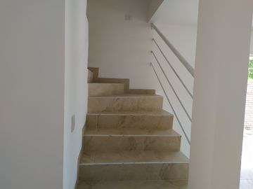 Casa de 3 rec. con alberca en condominio Fracc. Cumbre Tulipanes, Xochitepec, Mor.