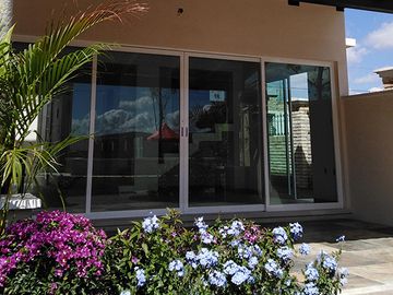 Casa de 3 rec. con alberca en condominio Fracc. Cumbre Tulipanes, Xochitepec, Mor.