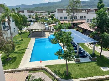 Casa de 3 rec. con alberca en condominio Fracc. Cumbre Tulipanes, Xochitepec, Mor.