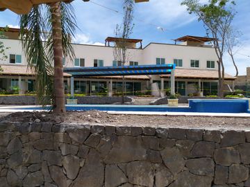 Casa de 3 rec. con alberca en condominio Fracc. Cumbre Tulipanes, Xochitepec, Mor.