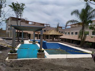 Casa de 3 rec. con alberca en condominio Fracc. Cumbre Tulipanes, Xochitepec, Mor.