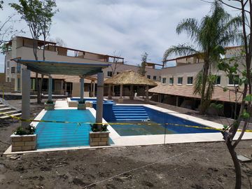 Casa de 3 rec. con alberca en condominio Fracc. Cumbre Tulipanes, Xochitepec, Mor.