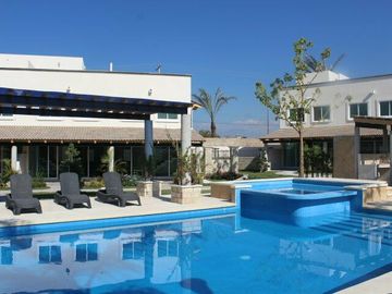 Casa de 3 rec. con alberca en condominio Fracc. Cumbre Tulipanes, Xochitepec, Mor.