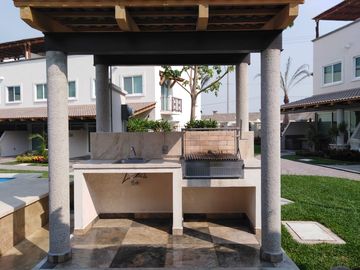 Casa de 3 rec. con alberca en condominio Fracc. Cumbre Tulipanes, Xochitepec, Mor.