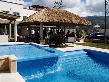 Casa de 3 rec. con alberca en condominio Fracc. Cumbre Tulipanes, Xochitepec, Mor.