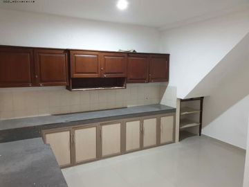 Rumah di Manyar Jaya, Strategis, Minimalis, Siap Huni