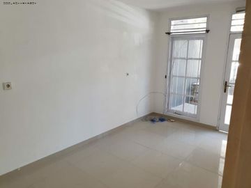 Rumah di Manyar Jaya, Strategis, Minimalis, Siap Huni