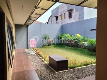 Rumah Asri Lokasi Strategis 4 BR Siap Huni di Petogagan, Kebayoran Baru - Jakarta Selatan