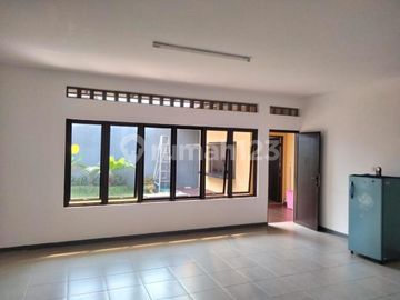 Rumah Asri Lokasi Strategis 4 BR Siap Huni di Petogagan, Kebayoran Baru - Jakarta Selatan
