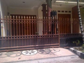 Rumah di perumahan Rungkut Harapan dekat MERR