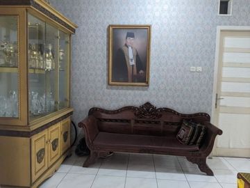 DIJUAL RUMAH KOST SANGAT BAGUS ADA KOLAM RENANGNYA DI GRIYALOKA BSD