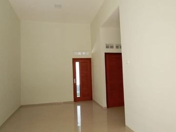 Rumah Modern Tropical SIAP HUNI area Bangunjiwo