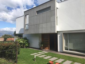 Casa en  VENTA EN URBANIZACIÓN PRIVADA EXELENTE UBICACION
