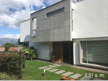 Casa en  VENTA EN URBANIZACIÓN PRIVADA EXELENTE UBICACION